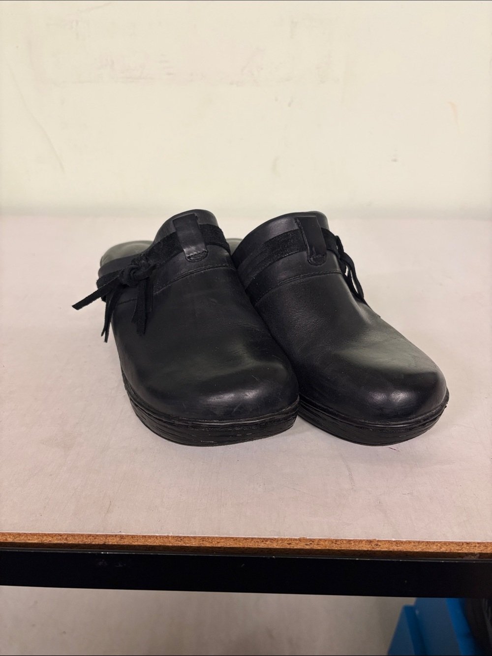 boc Black Leather Slip-On Women's Clogs